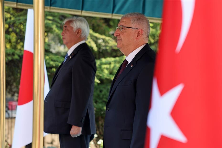 Milli Savunma Bakanı Güler, Japonya Savunma Bakanı Gen Nakatani ile bir araya geldi