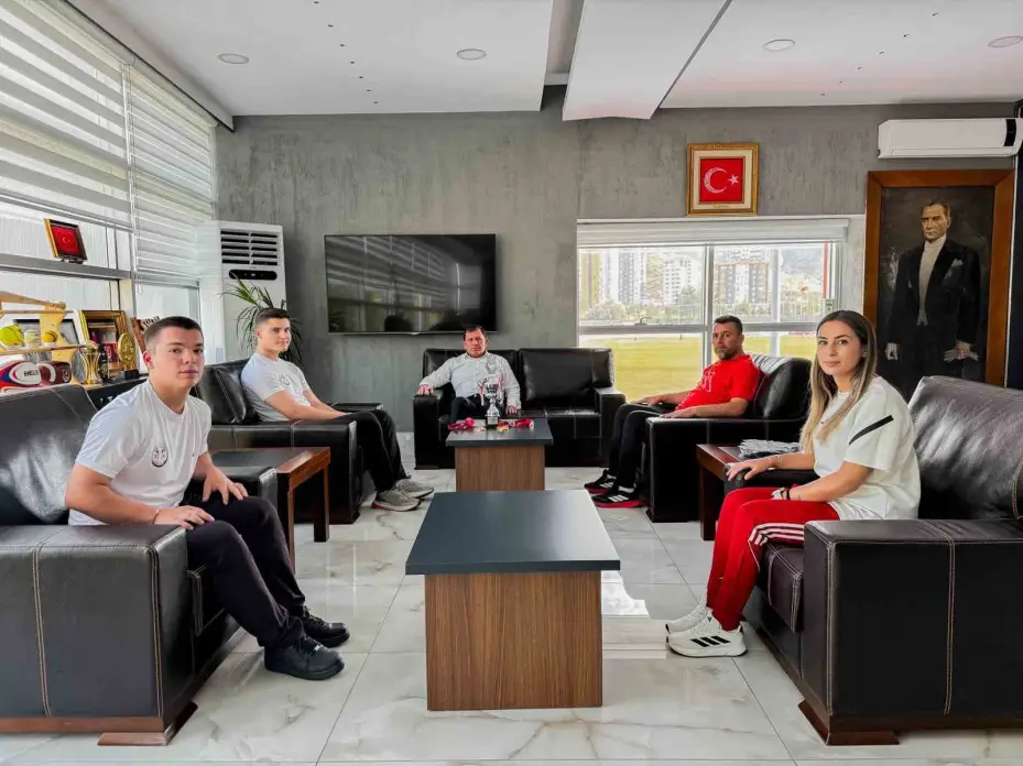 Şampiyon sporculardan Kabakcı’ya ziyaret