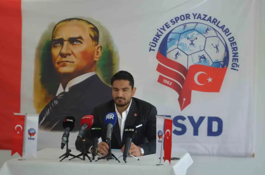 Taha Akgül: "Toplamda 2 bin 250 sporcumuz kamplardan faydalandı"