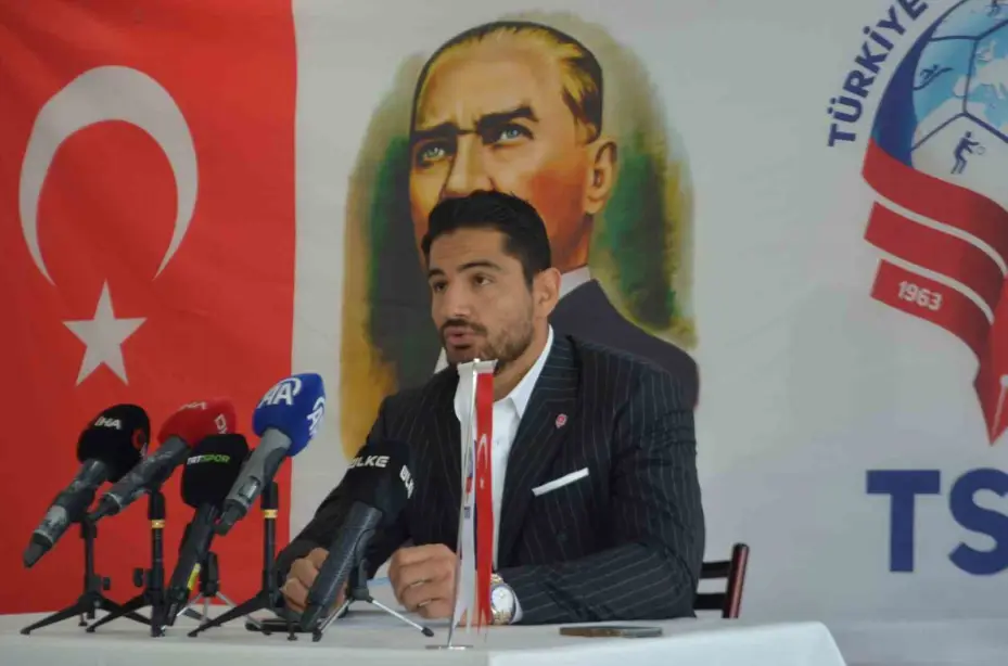 Taha Akgül: "Toplamda 2 bin 250 sporcumuz kamplardan faydalandı"