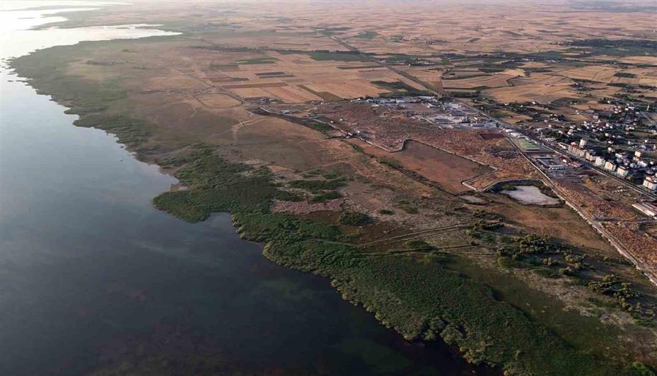 Beyşehir Gölü’nde sular çekildi, yeni adalar ortaya çıktı