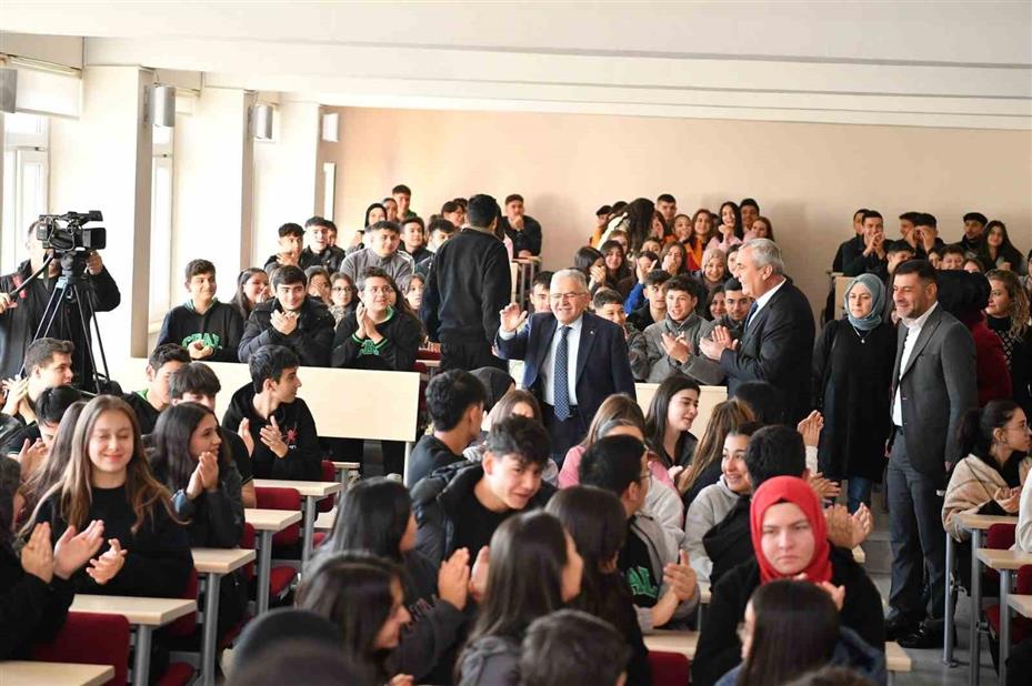 Başkan Büyükkılıç’tan müjde: Öğrencilere ulaşım kartı desteği