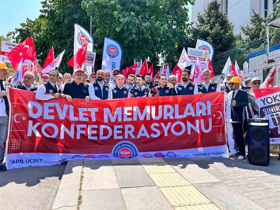 Devlet Memurları Konfederasyonu’dan Çalışma ve Sosyal Güvenlik Bakanlığı önünde 8. Dönem Toplu Sözleşme eylemi