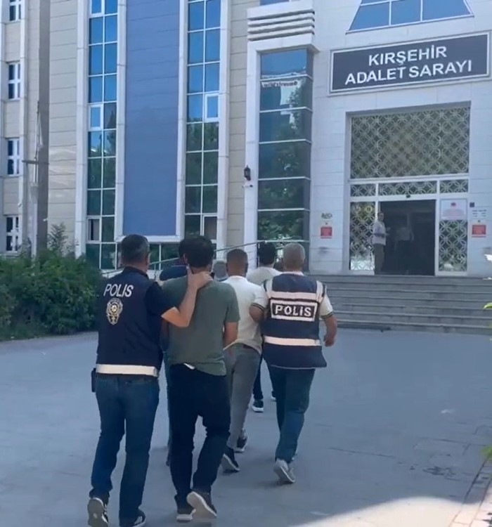 Emekli kadını dolandıran 3 zanlı tutuklandı