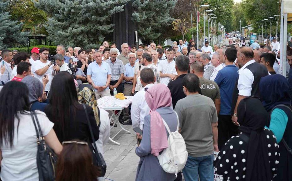 Filistin için imza kampanyasına destek veren Cemile teyze: "Her bir imza İsrail’e bir bomba olacak"