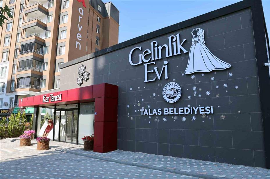 Mutlu yuvaya ilk adım, Kar Tanesi Gelinlik Evi’nde atılıyor