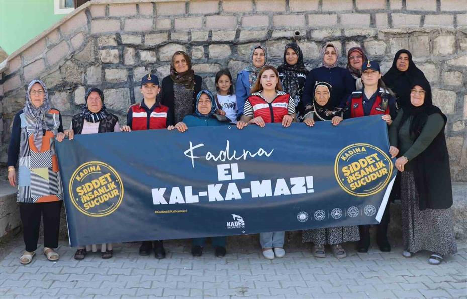 Jandarma ekipleri kadınlara KADES’i tanıttı