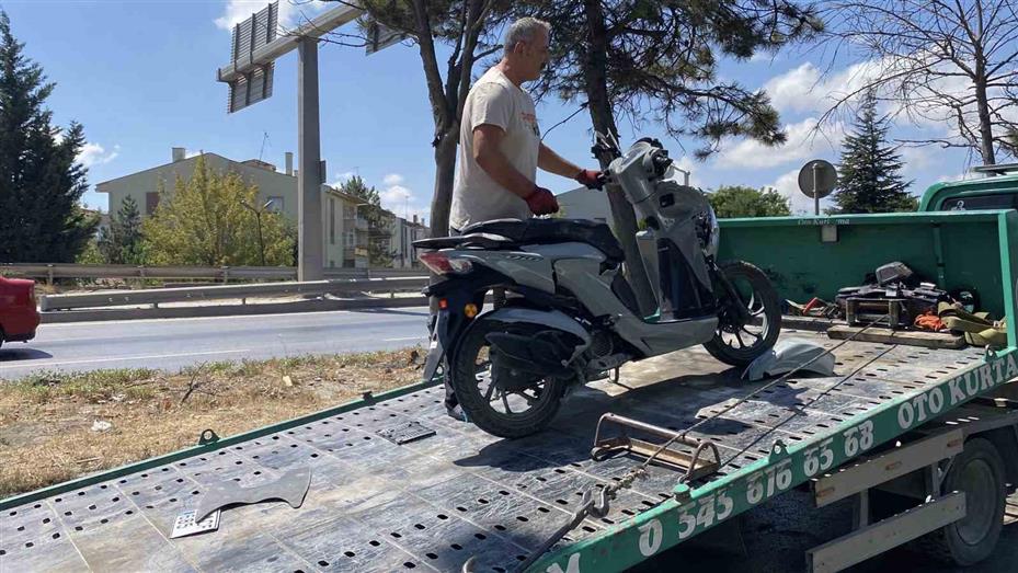 Minibüs ile motosiklet çarpıştı: 1 yaralı