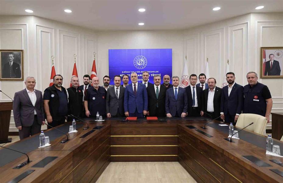 Bakan Işıkhan: "11 hizmet kolunun tamamında imzalarımızı attık"
