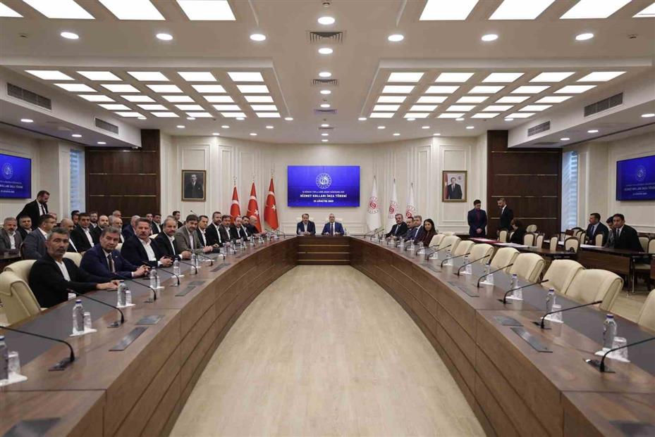 Bakan Işıkhan: "11 hizmet kolunun tamamında imzalarımızı attık"