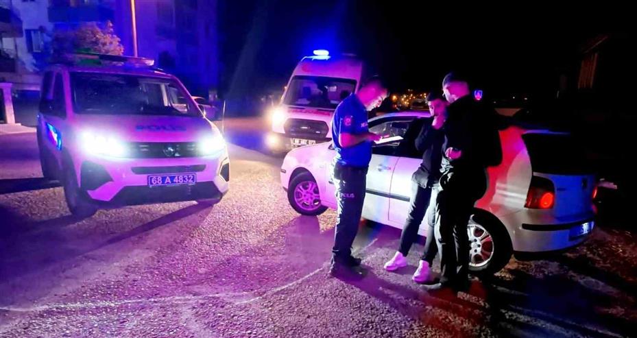 Sağlık ekibine "Pansuman yapın gönderin" dedi, gazeteciyle de imalı konuştu
