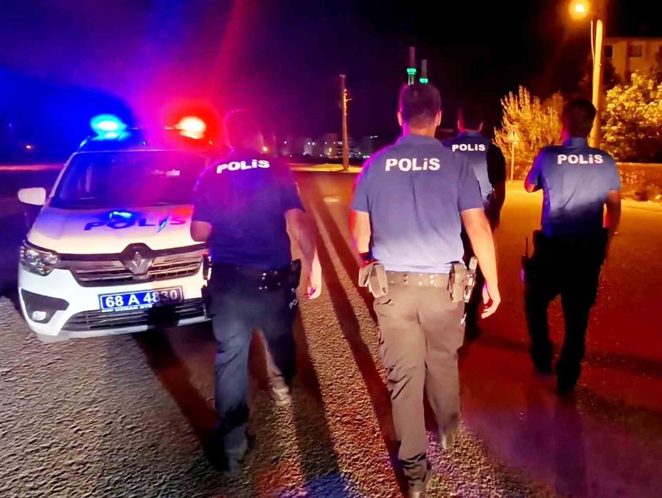 Sağlık ekibine "Pansuman yapın gönderin" dedi, gazeteciyle de imalı konuştu