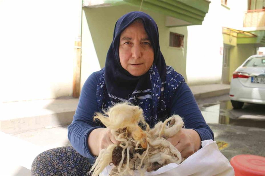 Yün yorgan ve yastıklar geleneksel yöntemler ile kışa hazırlanıyor