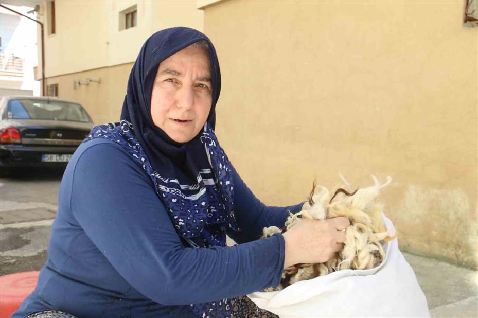 Yün yorgan ve yastıklar geleneksel yöntemler ile kışa hazırlanıyor