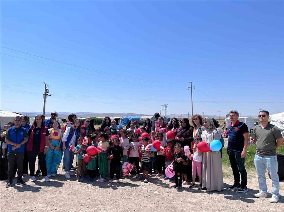 Mevsimlik işçilerin çocukları unutulmaz bir gün yaşadı