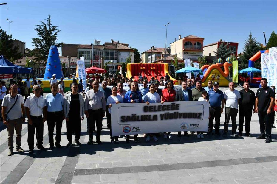 Tomarza’da "Bağımlılıkla Mücadele Yürüyüşü" düzenlendi