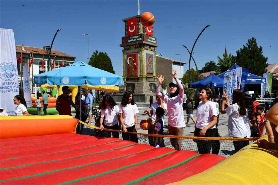 Tomarza’da "Bağımlılıkla Mücadele Yürüyüşü" düzenlendi