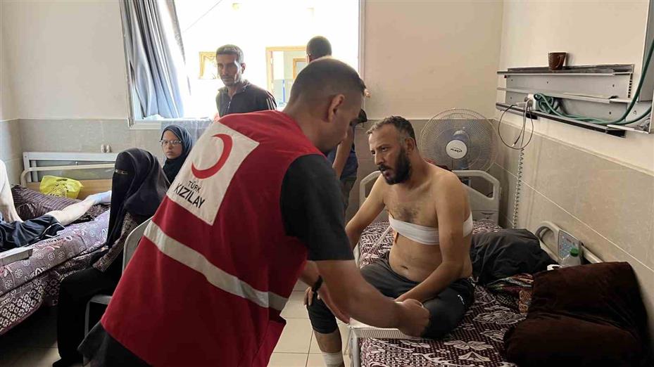 Türk Kızılay Gazze’deki El Kudüs Hastanesi’ne her gün sıcak yemek ulaştırıyor