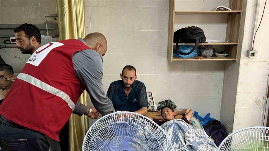 Türk Kızılay Gazze’deki El Kudüs Hastanesi’ne her gün sıcak yemek ulaştırıyor