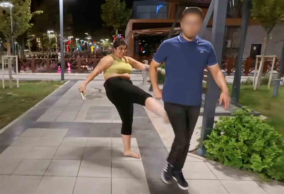 "Tecavüz ediyorlar" diye çığlık attı, yardıma gelenleri darbetti