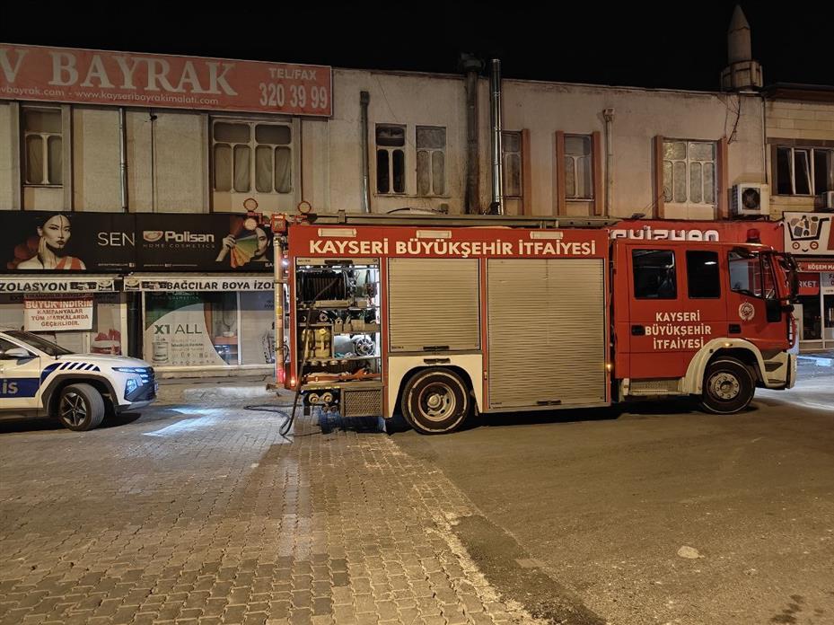 Ocaktaki köz iş yerinde yangın çıkardı