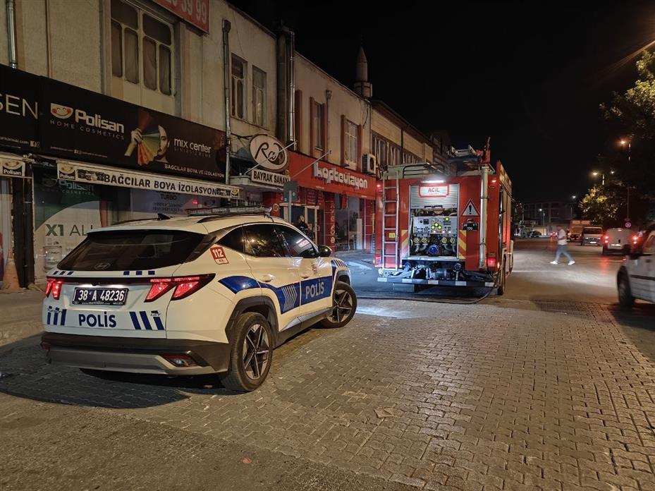 Ocaktaki köz iş yerinde yangın çıkardı