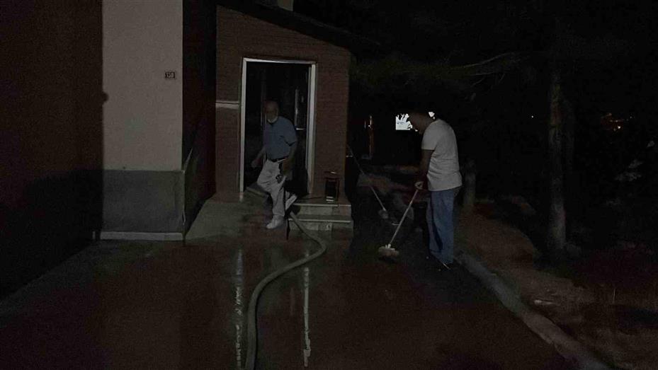 Sivas’ta ana hat su borusu patladı, belediye ekipleri müdahale etti