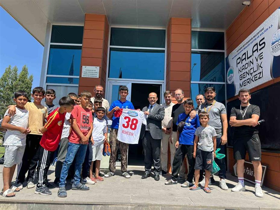 Kentin 6’ncı üniversitesi KAYMEK’ten sosyal yaşam merkezlerinde yaz dönemi kapanış programı