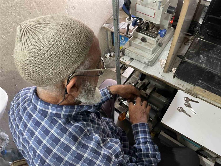 4 metrekarelik dükkana 28 yıl sığdıran usta: "Burası bana saray gibi"