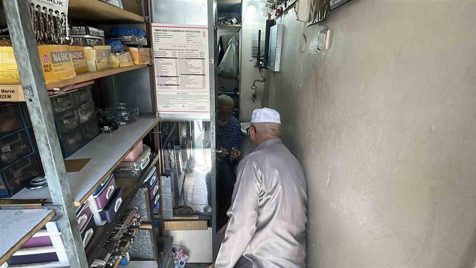 4 metrekarelik dükkana 28 yıl sığdıran usta: "Burası bana saray gibi"