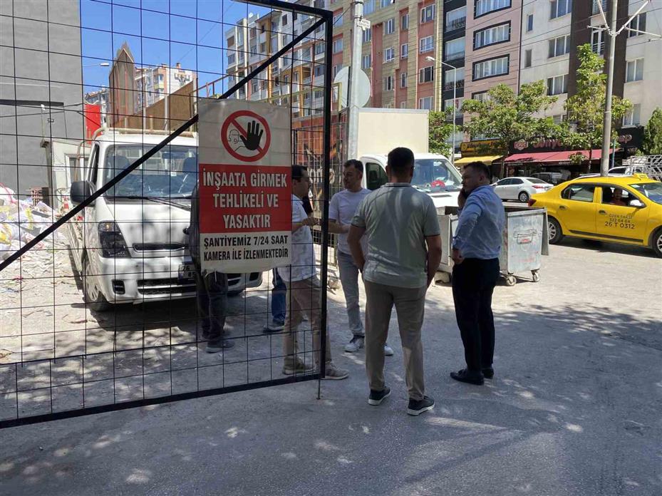 İnşaattan düşen işçi yaralandı