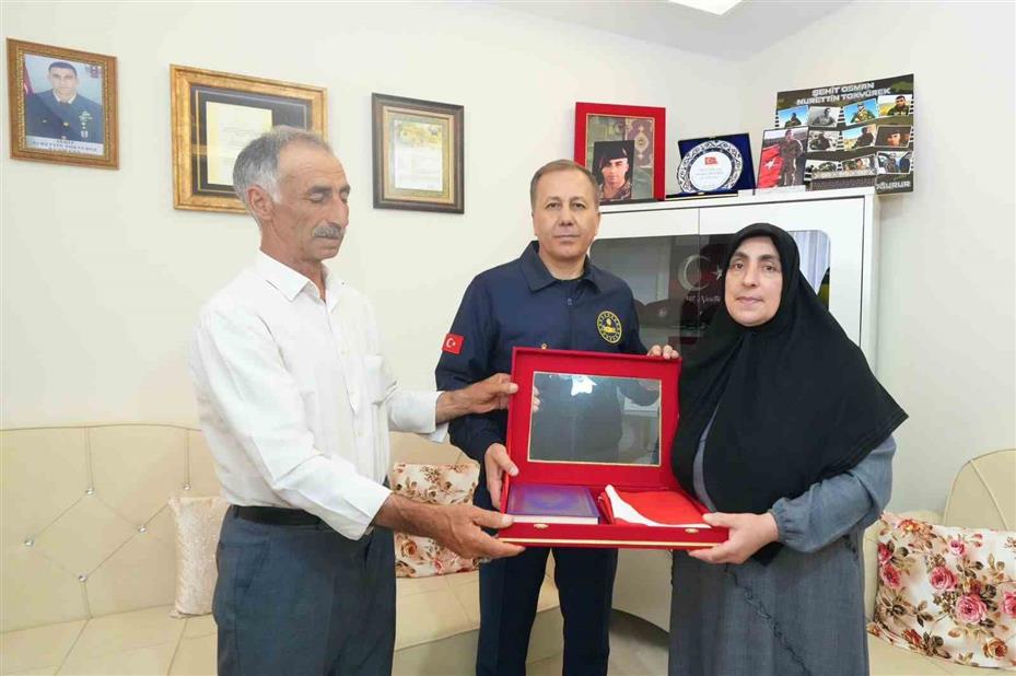 Bakan Yerlikaya, Cumhurbaşkanı Erdoğan’ın şehit ailelerine yazdığı mektubu okudu