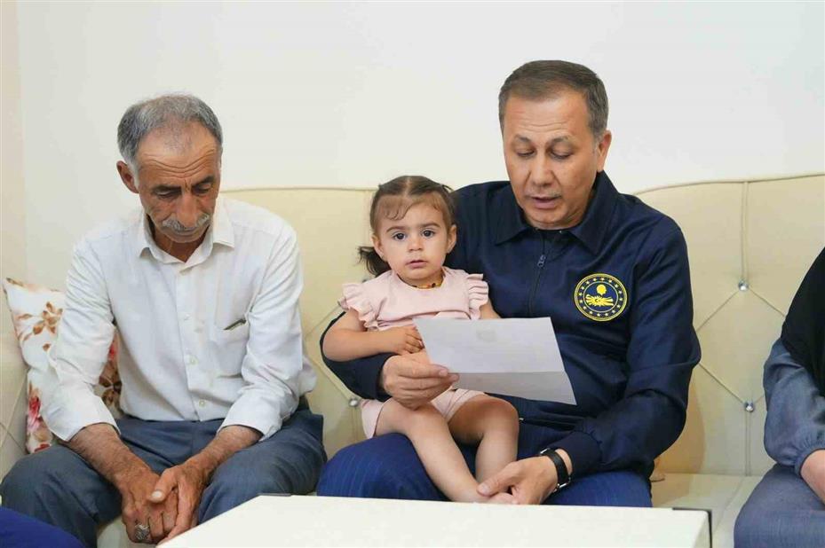 Bakan Yerlikaya, Cumhurbaşkanı Erdoğan’ın şehit ailelerine yazdığı mektubu okudu