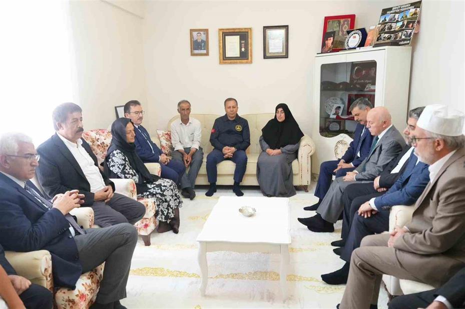 Bakan Yerlikaya, Cumhurbaşkanı Erdoğan’ın şehit ailelerine yazdığı mektubu okudu