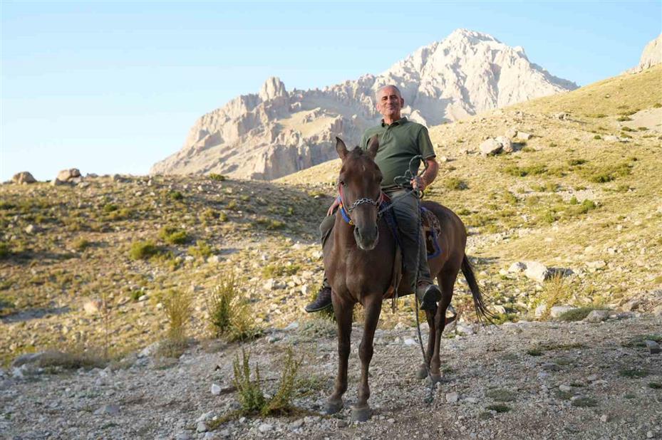 Aladağlar’ın şerpaları: Katırlarla zirve yolculuğu