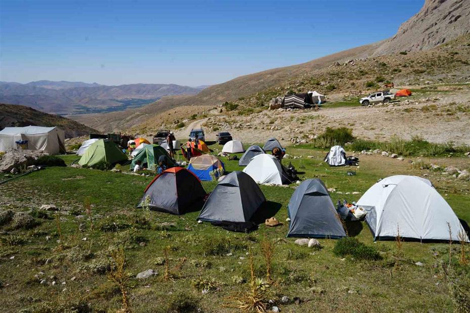 Aladağlar’ın şerpaları: Katırlarla zirve yolculuğu