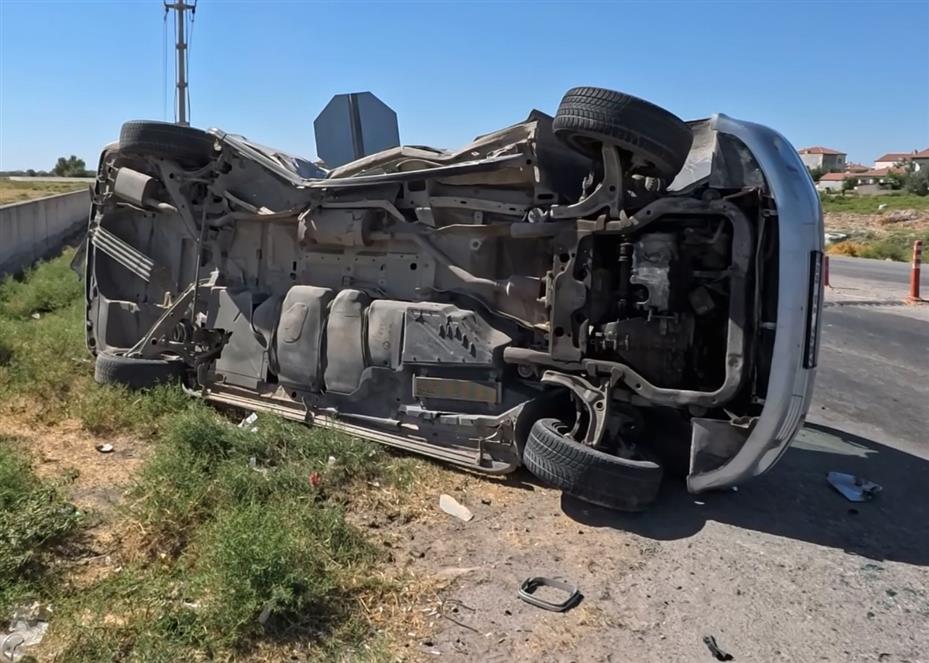 Aksaray’da otomobil minibüsle çarpıştı: 2 yaralı