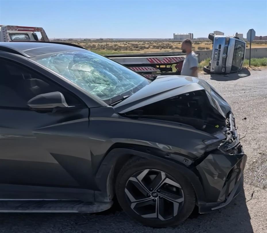 Aksaray’da otomobil minibüsle çarpıştı: 2 yaralı