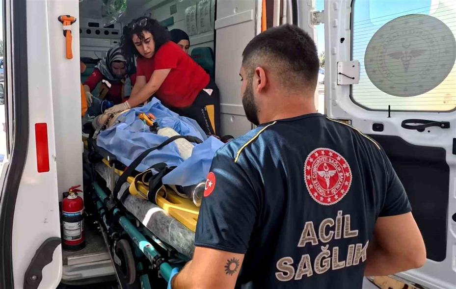 Aksaray’da otomobil kamyonetle çarpıştı: 1’i ağır 5 yaralı