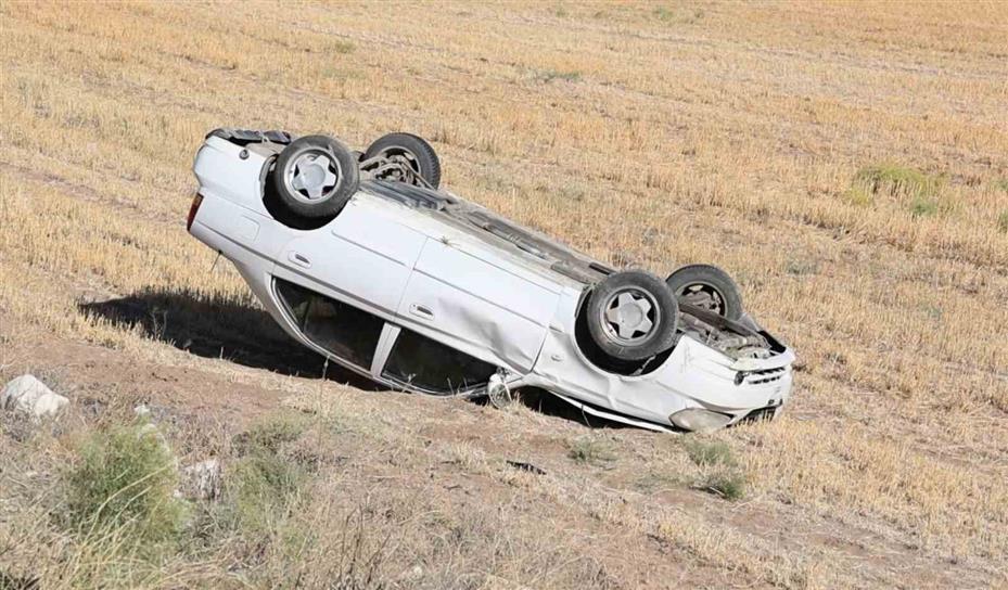 Otomobil şarampole takla attı: Anne ile kızı ölümden döndü