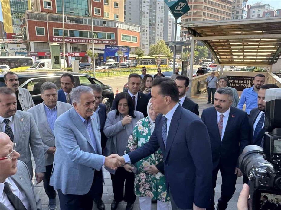 Nebi Hatipoğlu, partisinin Bursa il ve ilçe teşkilatlarını ziyaret etti
