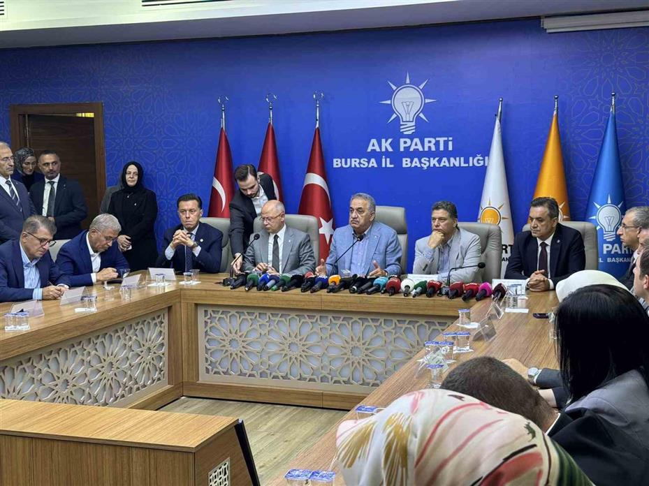 Nebi Hatipoğlu, partisinin Bursa il ve ilçe teşkilatlarını ziyaret etti