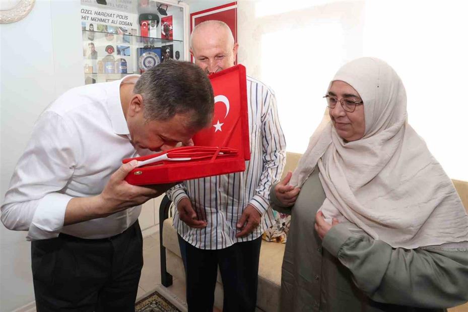 Bakan Yerlikaya’dan şehit Ahmet Doğan’ın Denizli’deki baba ocağına ziyaret
