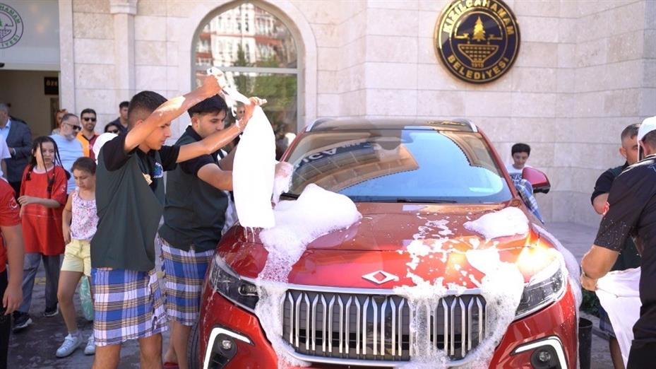 Kızılcahamam’da unutulmaz an: Tellaklar TOGG’u köpüklerle buluşturdu