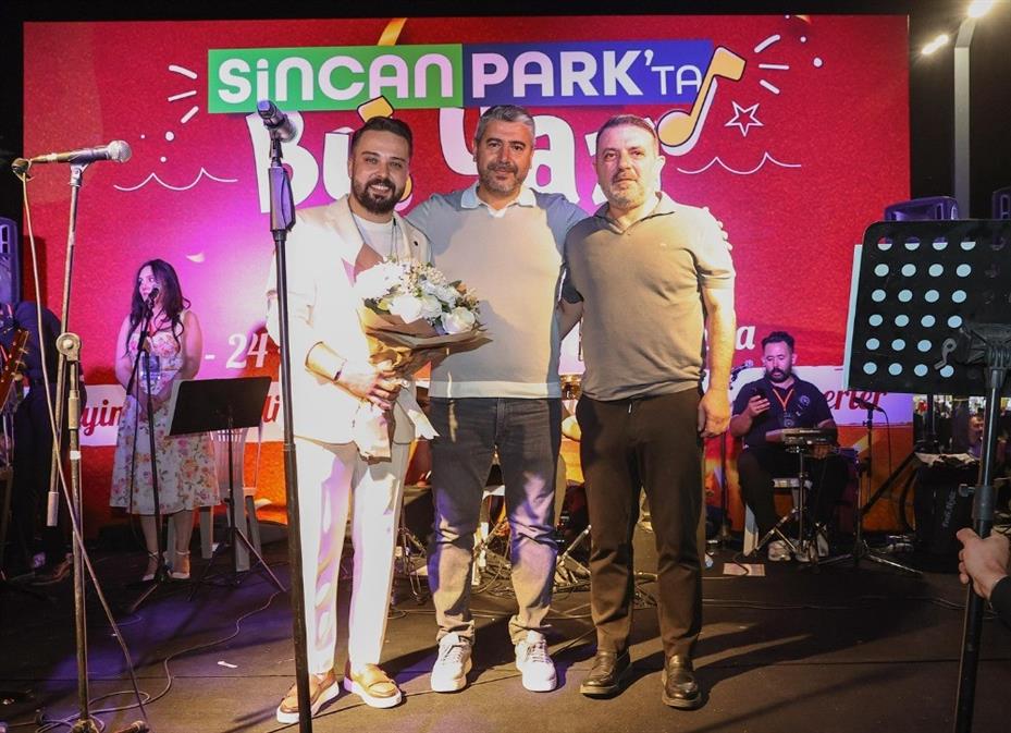 Sanatçı Uğur Karatekin sevilen şarkılarını Sincanlılar için seslendirdi