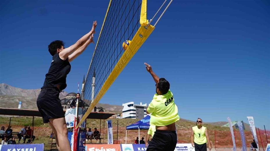 Erciyes’te ’En Havalı Voleybol Turnuvası’nda ilk düdük çaldı