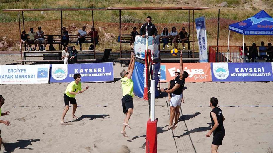 Erciyes’te ’En Havalı Voleybol Turnuvası’nda ilk düdük çaldı