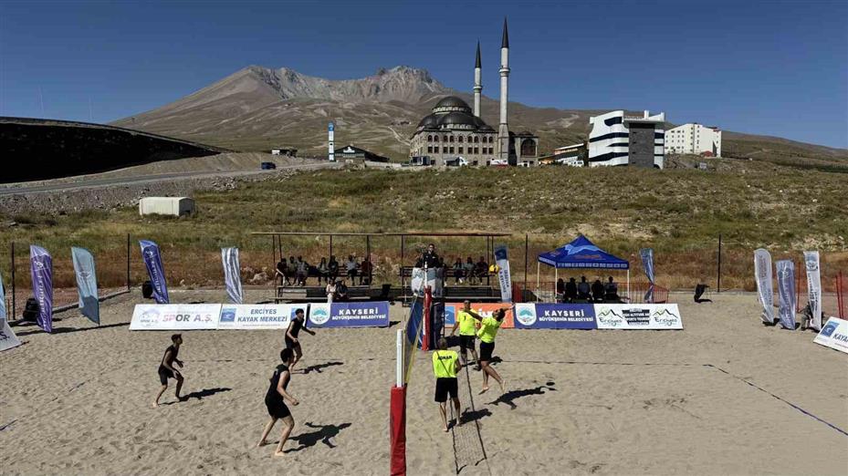 Erciyes’te ’En Havalı Voleybol Turnuvası’nda ilk düdük çaldı