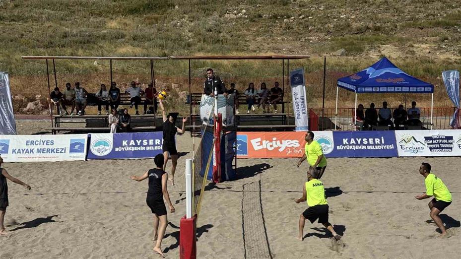 Erciyes’te ’En Havalı Voleybol Turnuvası’nda ilk düdük çaldı