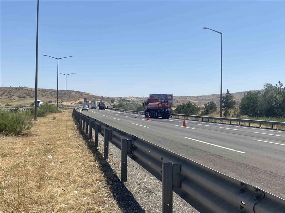 Ankara’da metenol yüklü tanker kaza yaptı: Yol bir süre trafiğe kapandı